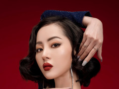 Minh Ngọc tung bộ ảnh đẹp mừng 7 năm ngày đăng quang Én vàng MC