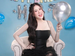 Hồ Bích Trâm xúc động khi mang thai lần hai 