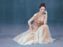 Lý Nhã Kỳ đẹp bất biến đón tuổi mới