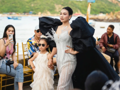 Trà Ngọc Hằng catwalk cùng con gái yêu