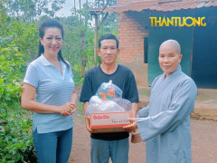 Hoa hậu Thanh Xuân san sẻ khó khăn với người nghèo