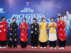 500 fan phủ kín buổi ra mắt UPRIZE