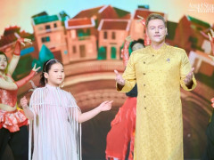 Kyo York và bé Gabi Bảo Uyên àm mới Hello Việt Nam