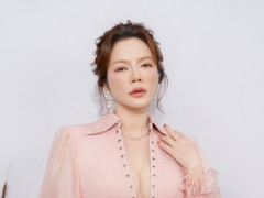 Lý Nhã Kỳ khoe váy hồng gợi cảm sự kiện