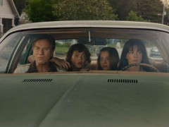 Anne Hathaway đóng The End of Oak Street