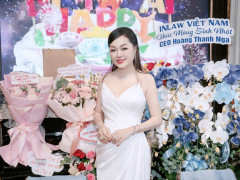 Hoàng Thanh Nga đón sinh nhật bên bạn bè