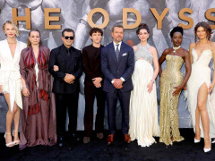 Tom Holland xuyên không tới thành Troy của Nolan