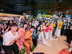 Dàn sao Lên Hương “dát vàng” giao lưu người hâm mộ