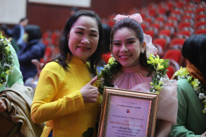 Nghệ sĩ Bình Tinh đoạt giải Nghệ sĩ Cải lương xuất sắc 2024 