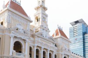 Trà Ngọc Hằng và con gái diện  mừng đại lễ 30/4