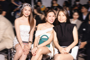 Trà Ngọc Hằng cá tính hết cỡ tại show Omni Bridal