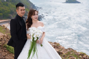 Hùng Thuận tung ảnh cưới lãng mạn bên vợ mới