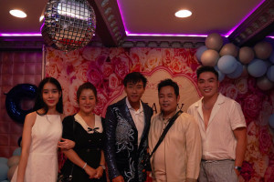 Sao hải ngoại tề tựu mừng sinh nhật ca sĩ Đình Phước