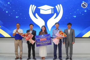 Ông Johnathan Hạnh Nguyễn nâng bước tương lai thế hệ trẻ