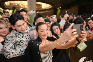  Orange, Thể Thiên cùng Ariana Grande, Cynthia Erivo đu trend “Em chào sếp”