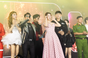 Lý Nhã Kỳ khuấy động Countdown Sông Ray 2026