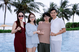 Hoàng Thanh Nga đón con gái Tú Anh từ Mỹ về