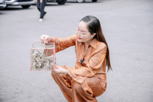 Hoa hậu Thanh Nga lễ Phật cuối năm