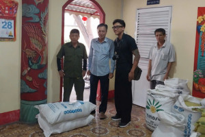 Đình Phước về nước trao yêu thương đến bà con khó khăn