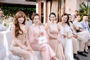 Hoa hậu Hoàng Thanh Nga thần thái quý phái