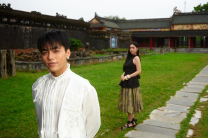 Châu Anh gây chú ý trong MV MONO