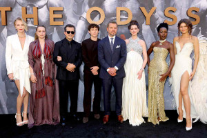 Tom Holland xuyên không tới thành Troy của Nolan