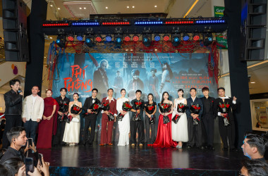 Dàn sao rạng rỡ ra mắt phim Phí Phông
