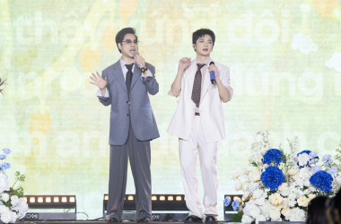 Vương Bình hát cùng Ngọc Sơn tại Fanmeeting  
